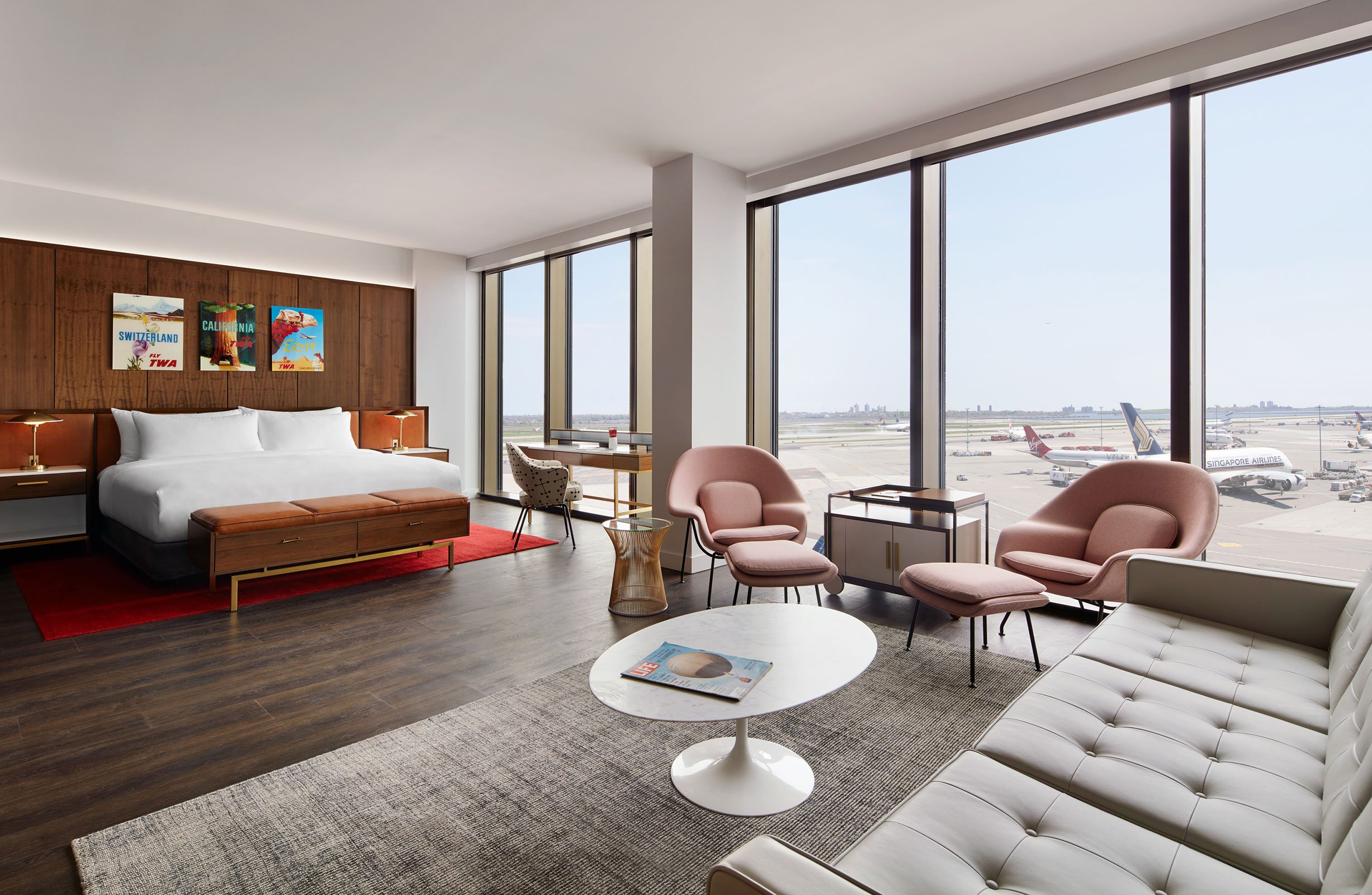 The Howard Hughes Presidential Suite With Runway View